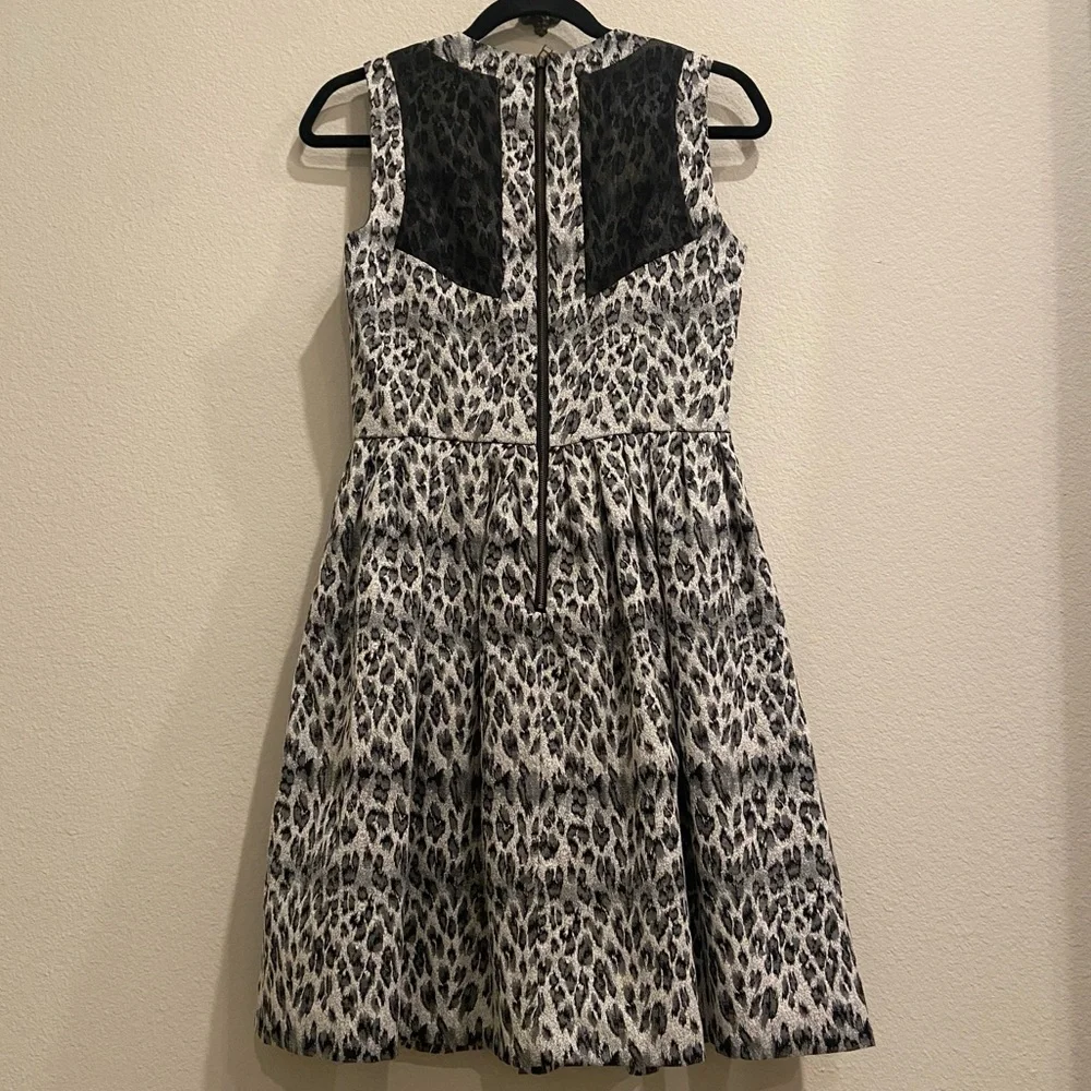 TAYLOR, Sleeveless Jacquard Fit & Flare Dress, Size 2 - Picture 6 of 8